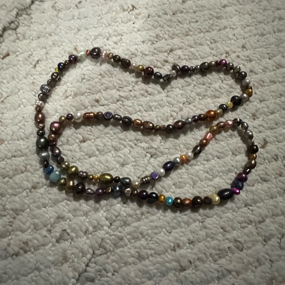 Necklace stones coloured sea pearls